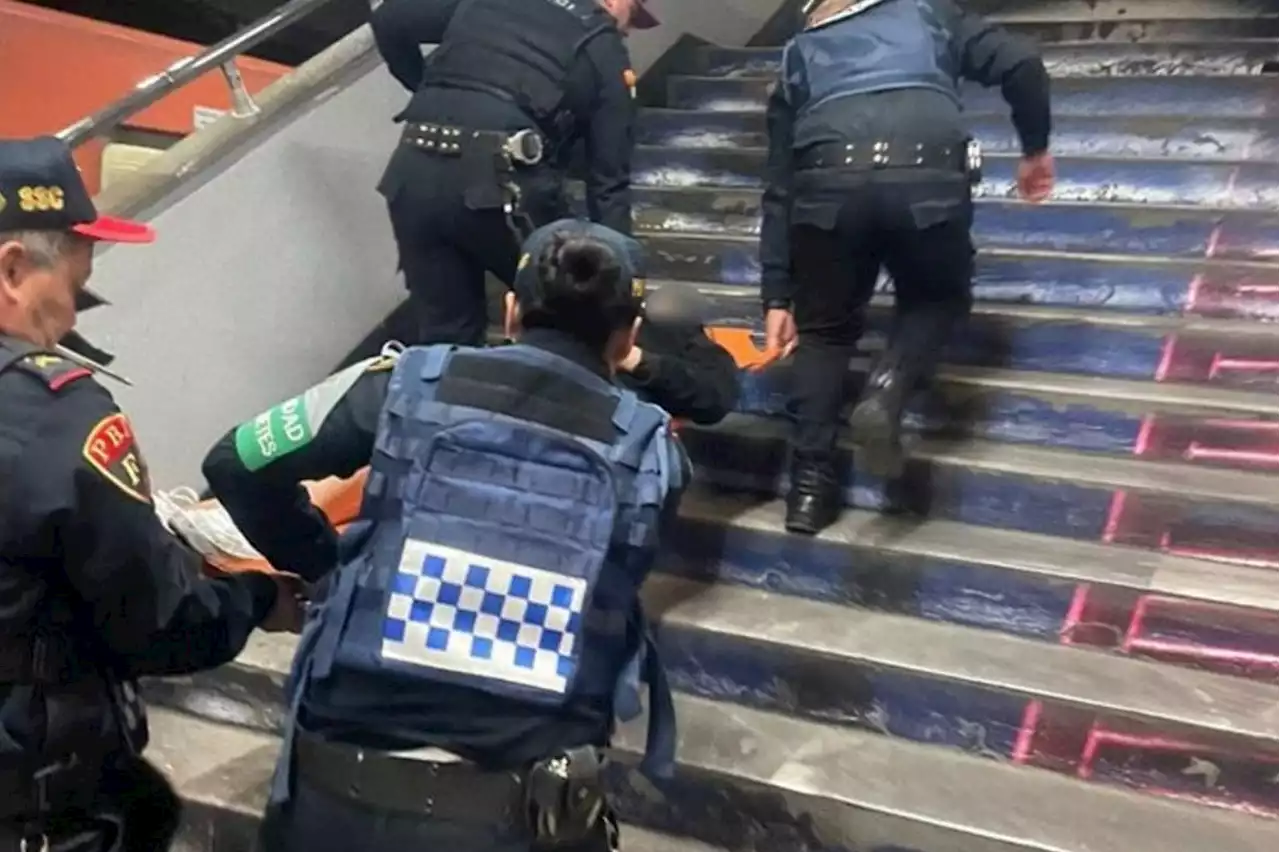 Joven se arroja a vías del Metro en Universidad y policías la SSC la rescatan