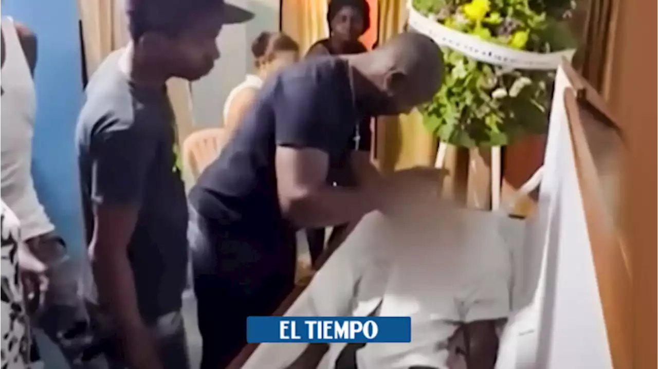 Video: muerto abrió los ojos, salió de ataúd y tomó hasta sopa, según su familia