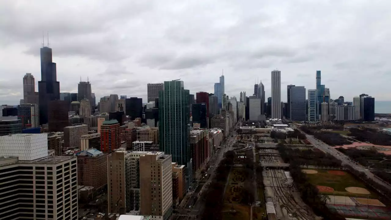 Chicago weather: Temps to hit the 40s today ahead of winter storm