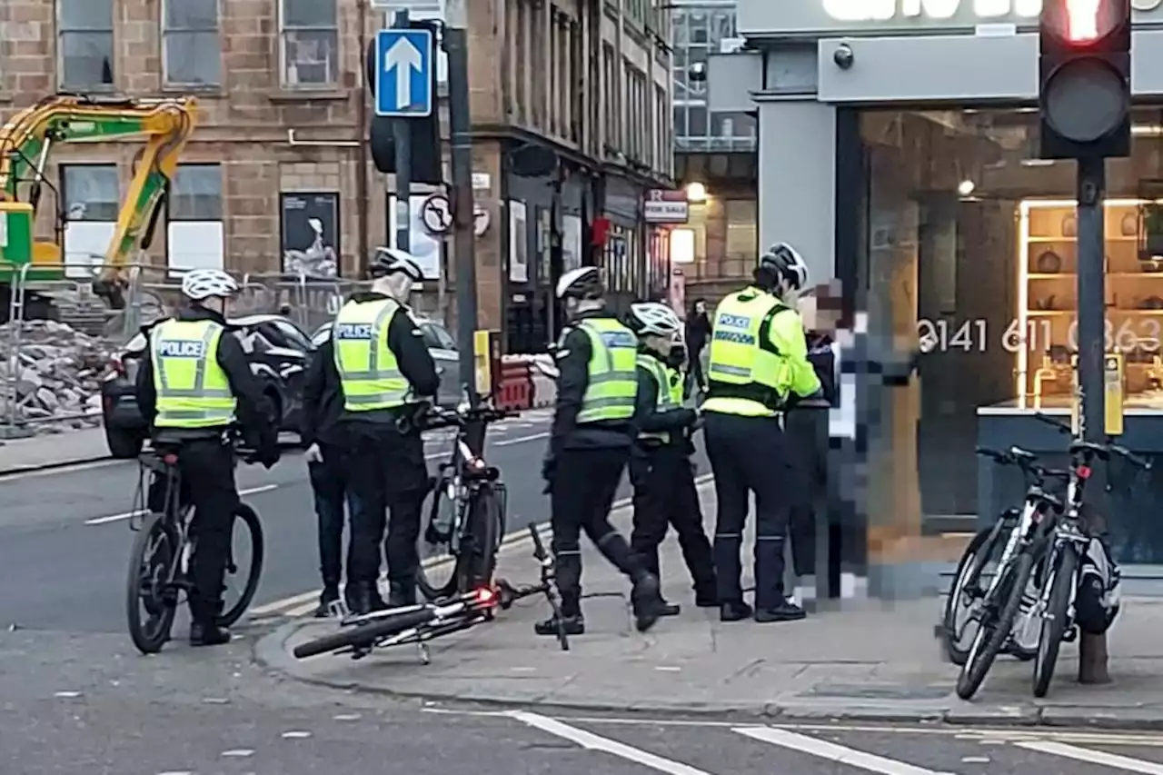 Man, 27, arrested with 'offensive weapon' in Glasgow city centre