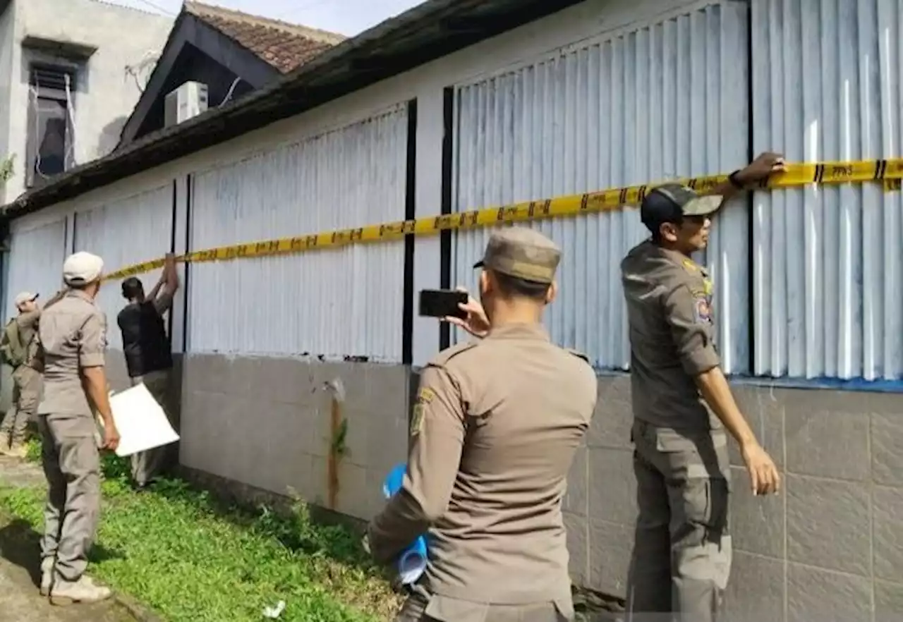 Langgar Perda, Satpol PP Segel Tempat Karaoke di Puncak Bogor