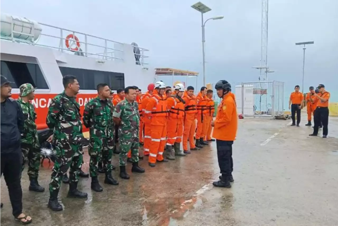 Mayjen Achmad Daniel Kerahkan 37 Personel Pasukan PRCPB Tangani Longsor di Pulau Serasan