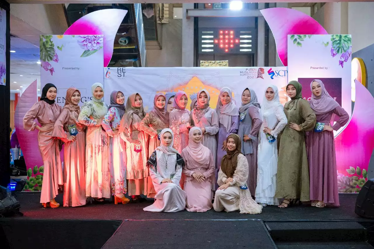 Srikandi Ganjar Gelar Putri Muslimah Fashion Show di Samarinda