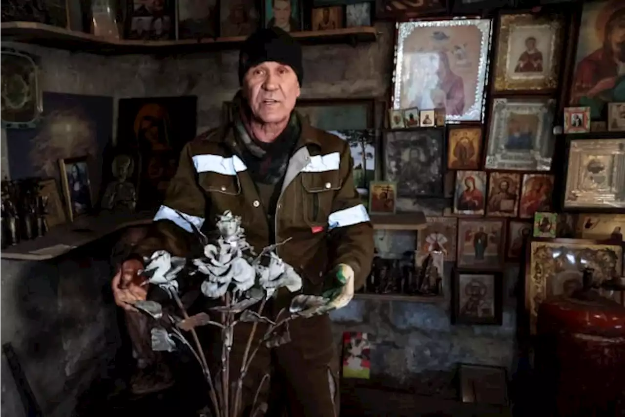 The flowers of war: Ukraine smith turns guns, ammo into art