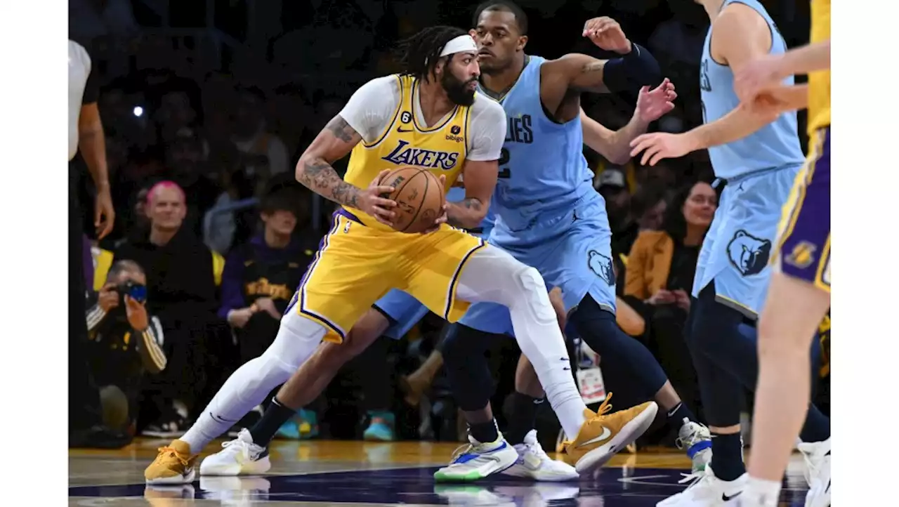 Anthony Davis, Lakers gut out a win against Grizzlies