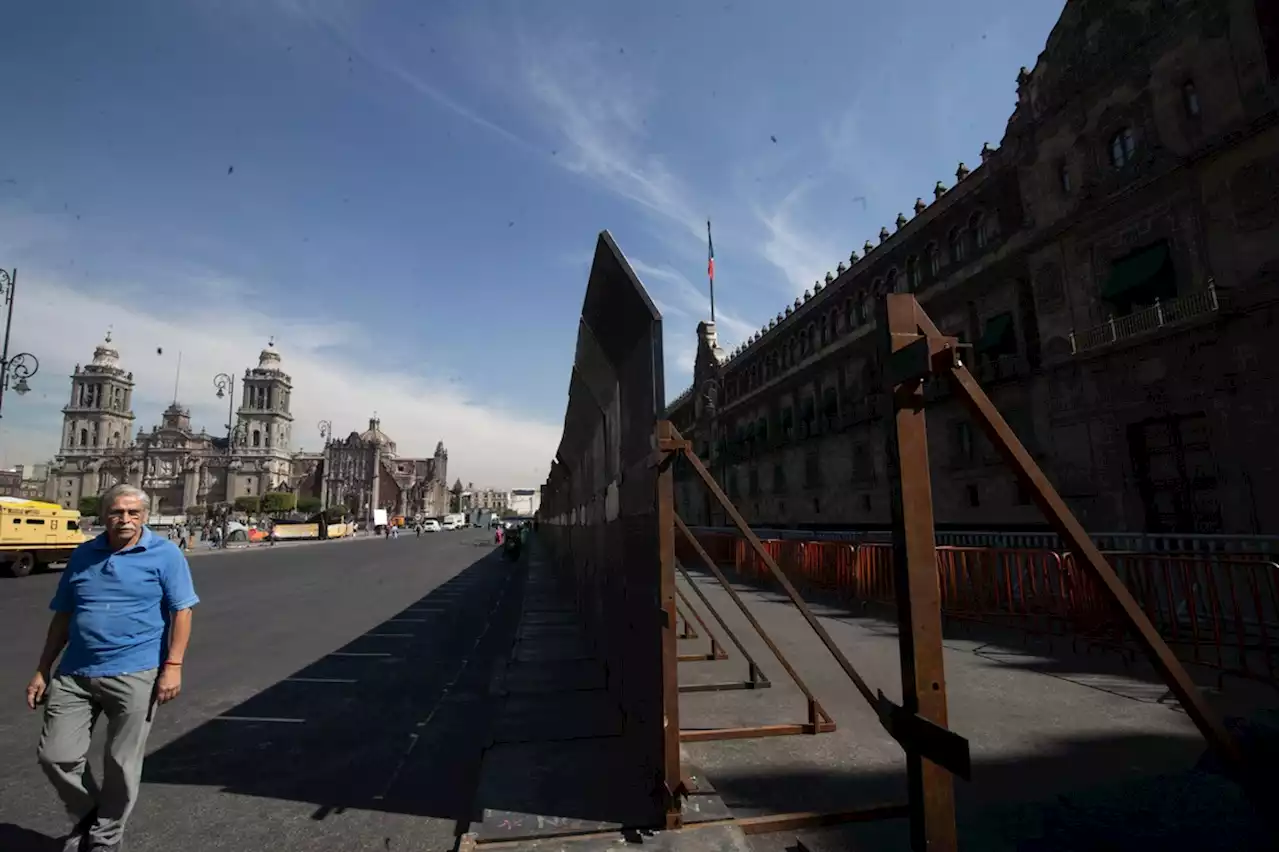 Critica AMLO a mujeres del PAN que protestaron por valla en Palacio Nacional