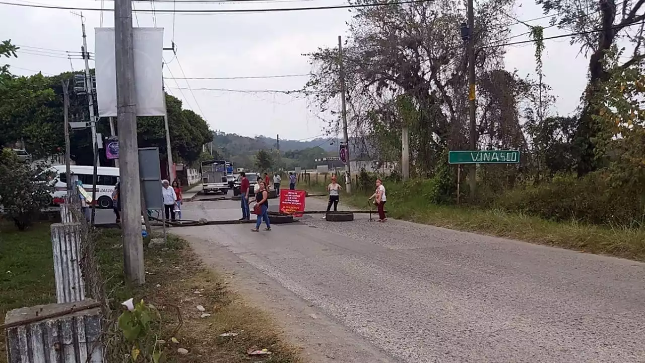 Bloquean carretera Huejutla-San Felipe por elección de delegado