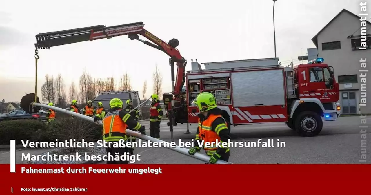 Vermeintliche Straßenlaterne bei Verkehrsunfall in Marchtrenk beschädigt | laumat|at