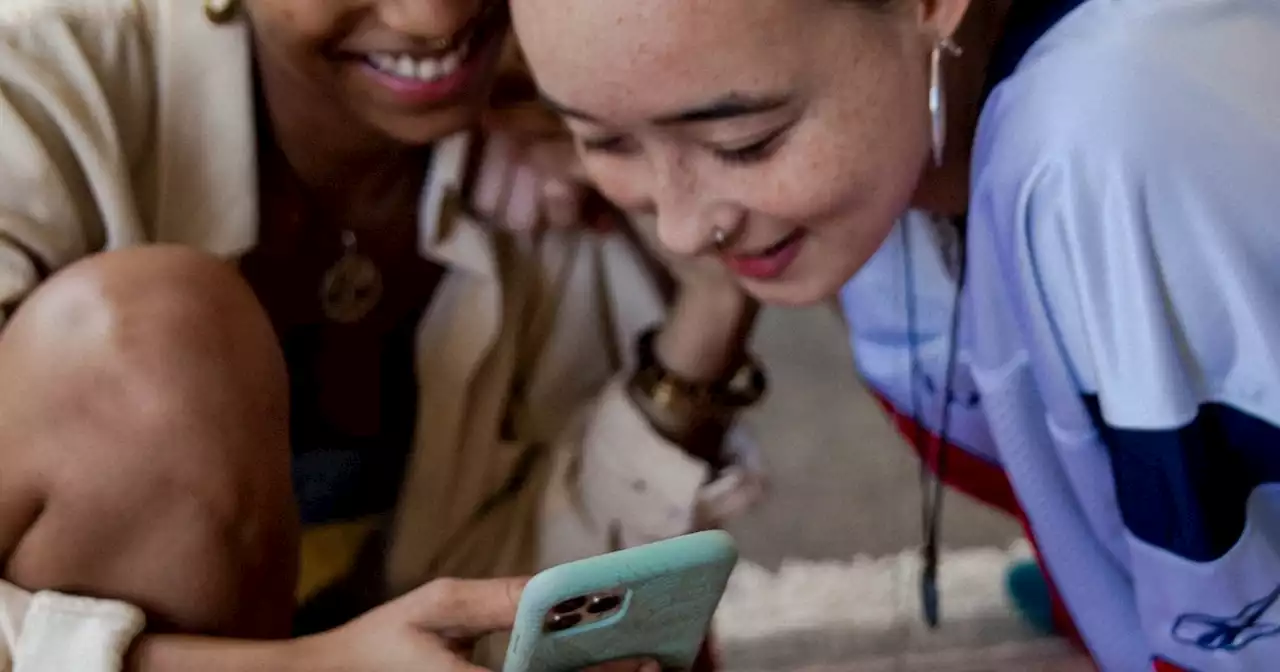 TikTok, écrans, ados : 'L'arrivée au collège est une période charnière'