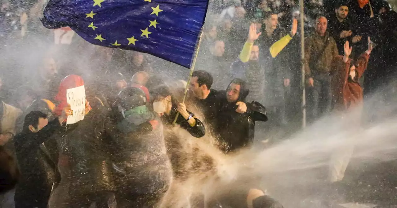 «Notre cœur est européen» : à Tbilissi, des milliers de Géorgiens manifestent contre une loi jugée pro-russe