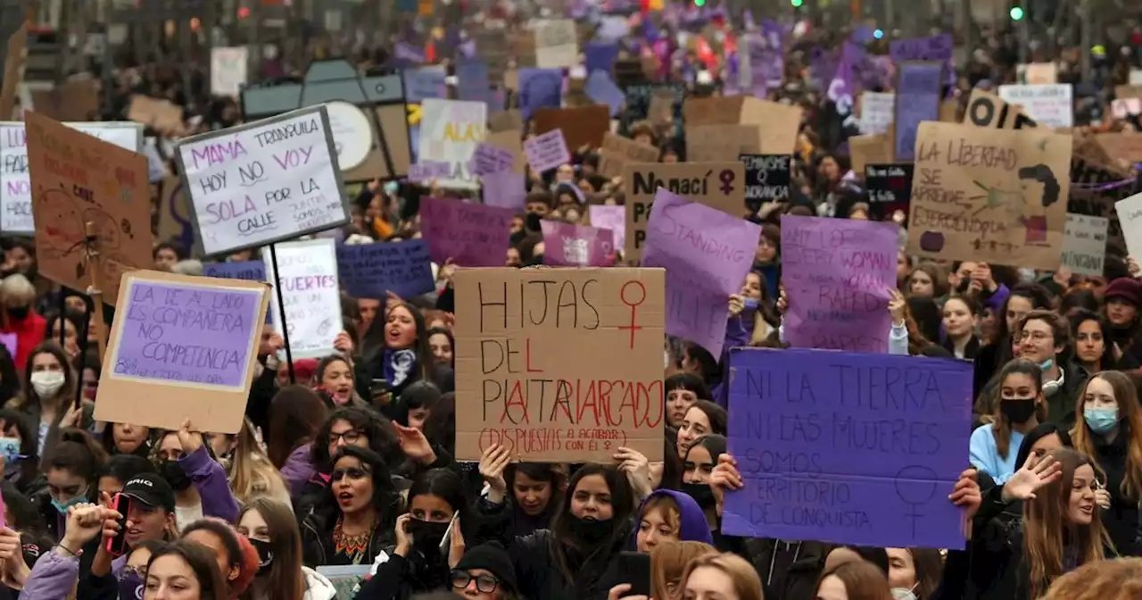 8 mars 2023 : les femmes manifestent pour leurs droits, menacés à travers le monde