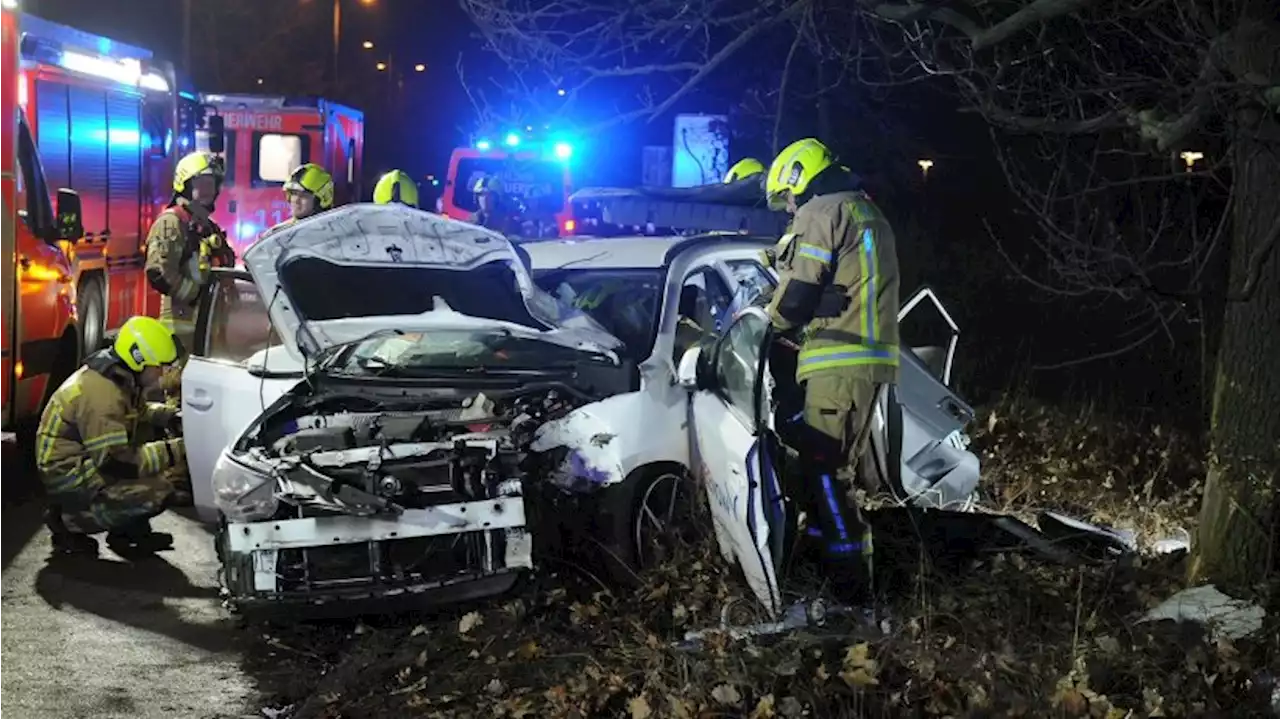 A100 in Wedding: Drei Verletzte bei schwerem Unfall