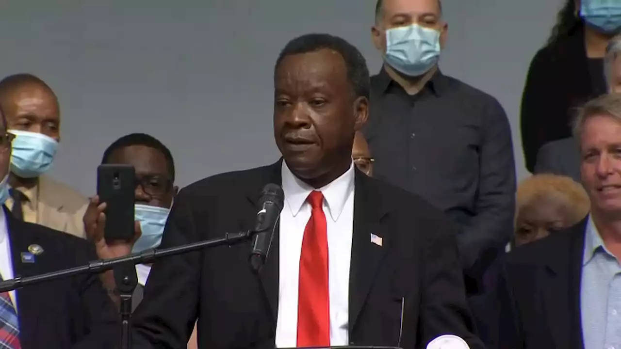 Willie Wilson Endorses Paul Vallas, Citing Concerns Over Tax Increases, Police Funding