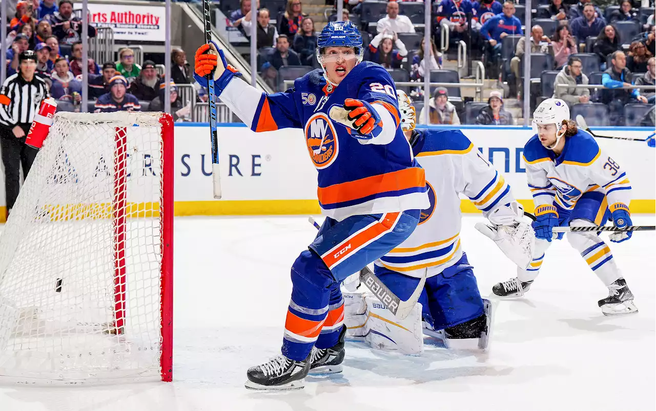 Islanders improve playoff hopes with key win over Sabres