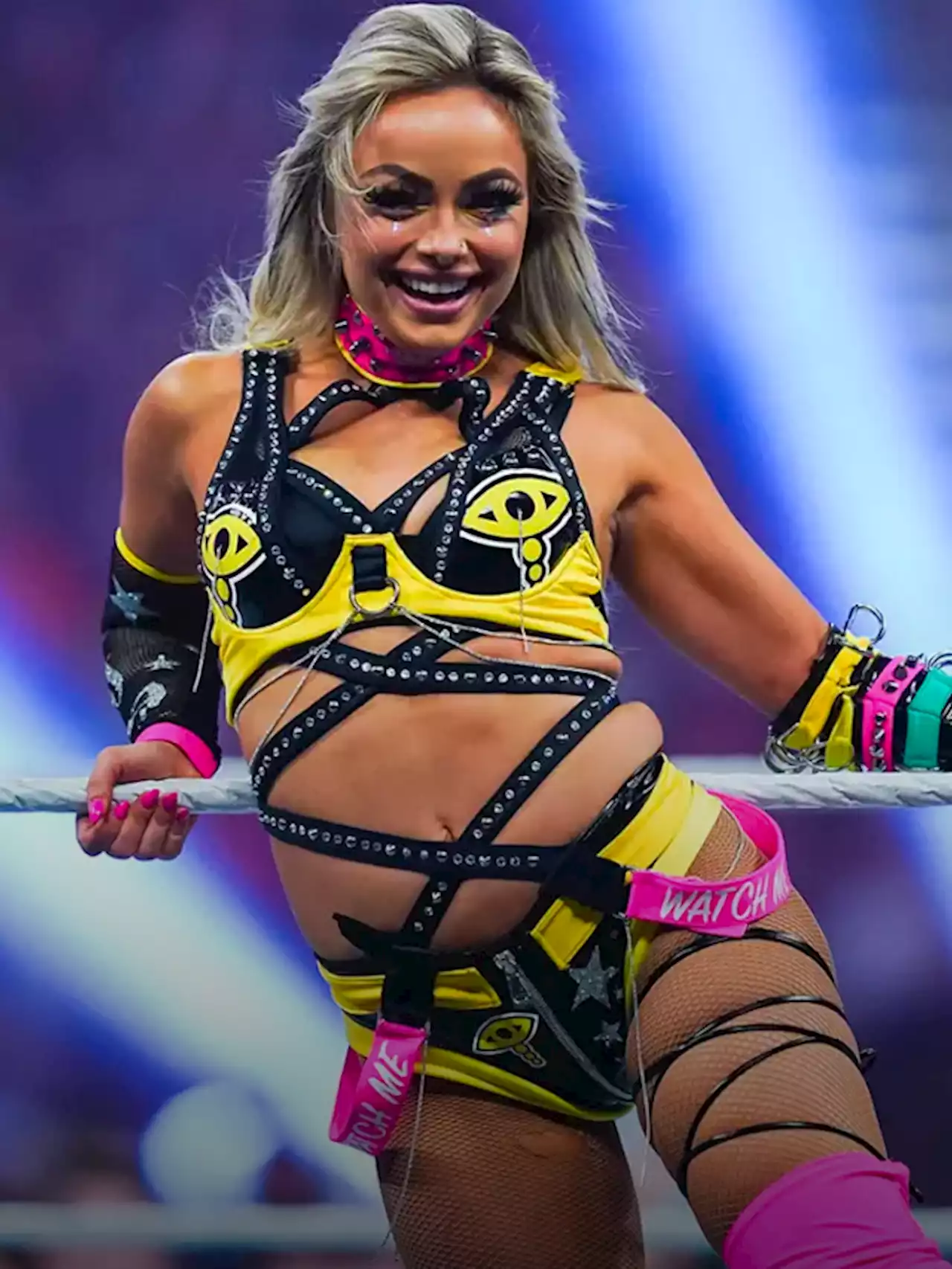 Liv Morgan goes viral at Knicks game for ignoring man