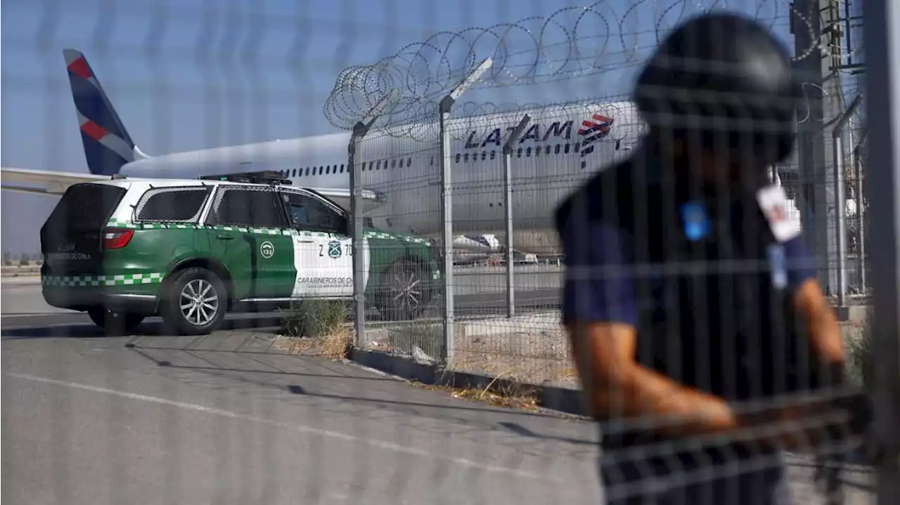 Tiroteo en el aeropuerto de Santiago de Chile: murió un oficial y uno de los delincuentes