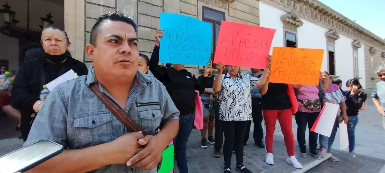 “No somos delincuentes”: se manifiestan contra prohibición de peleas de gallos en Irapuato