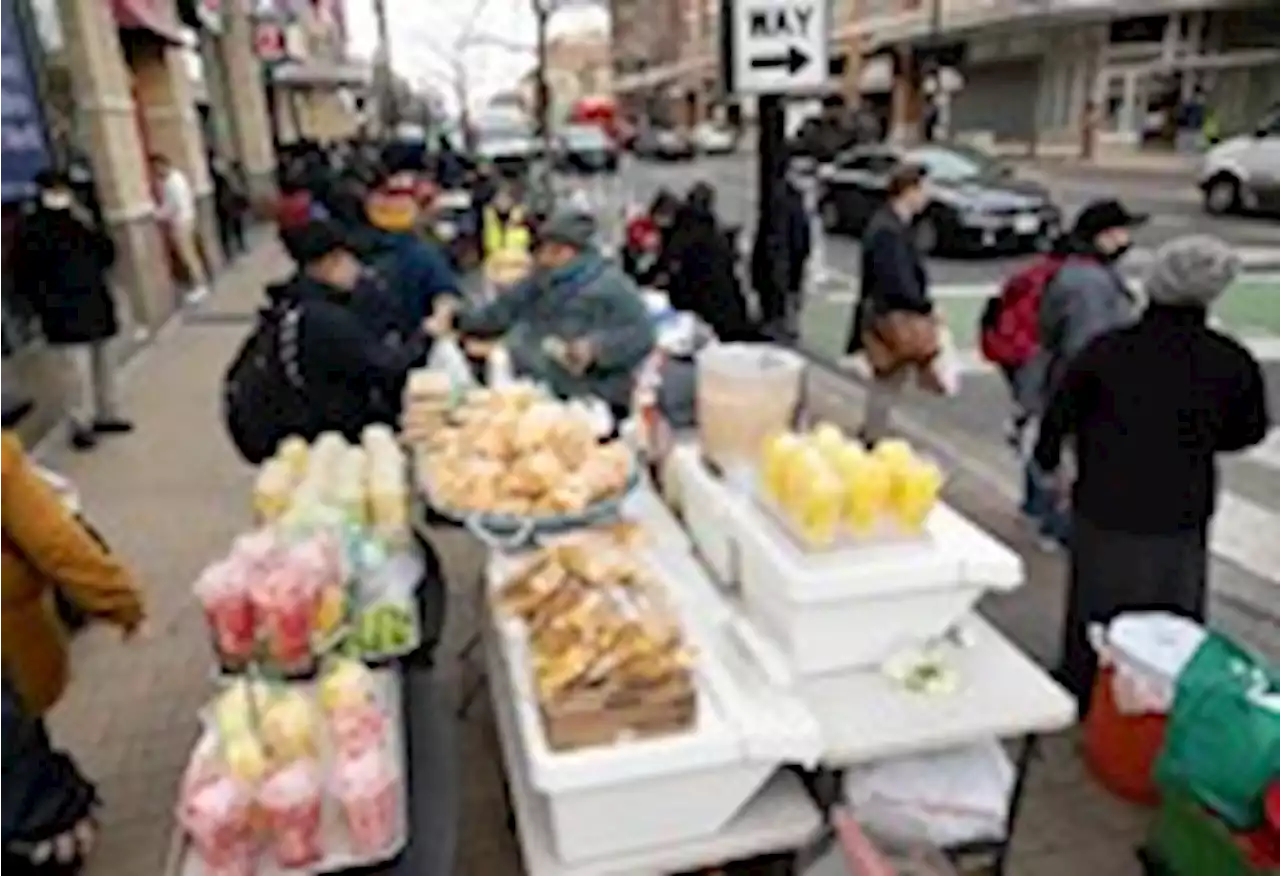 D.C. Council advances measure to decriminalize street vending