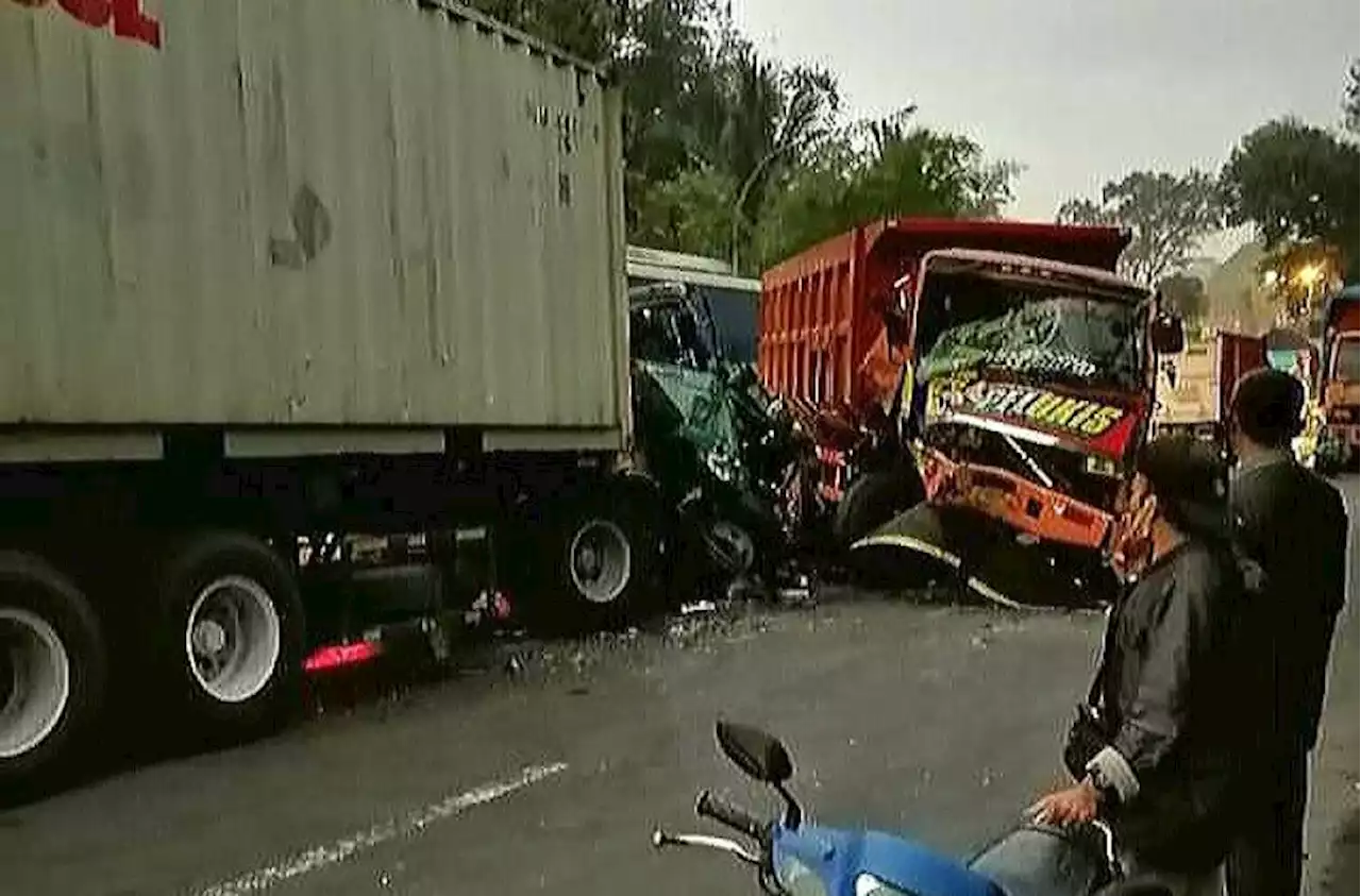 Kecelakaan Truk Jalan Tol Pekanbaru-Dumai, Dua Orang Meninggal Dunia |Republika Online