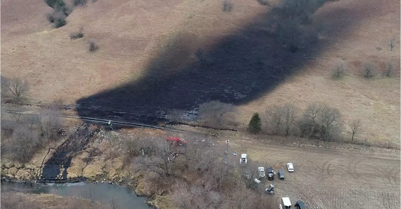 U.S. regulator orders lower pressure on Keystone pipeline system after spill