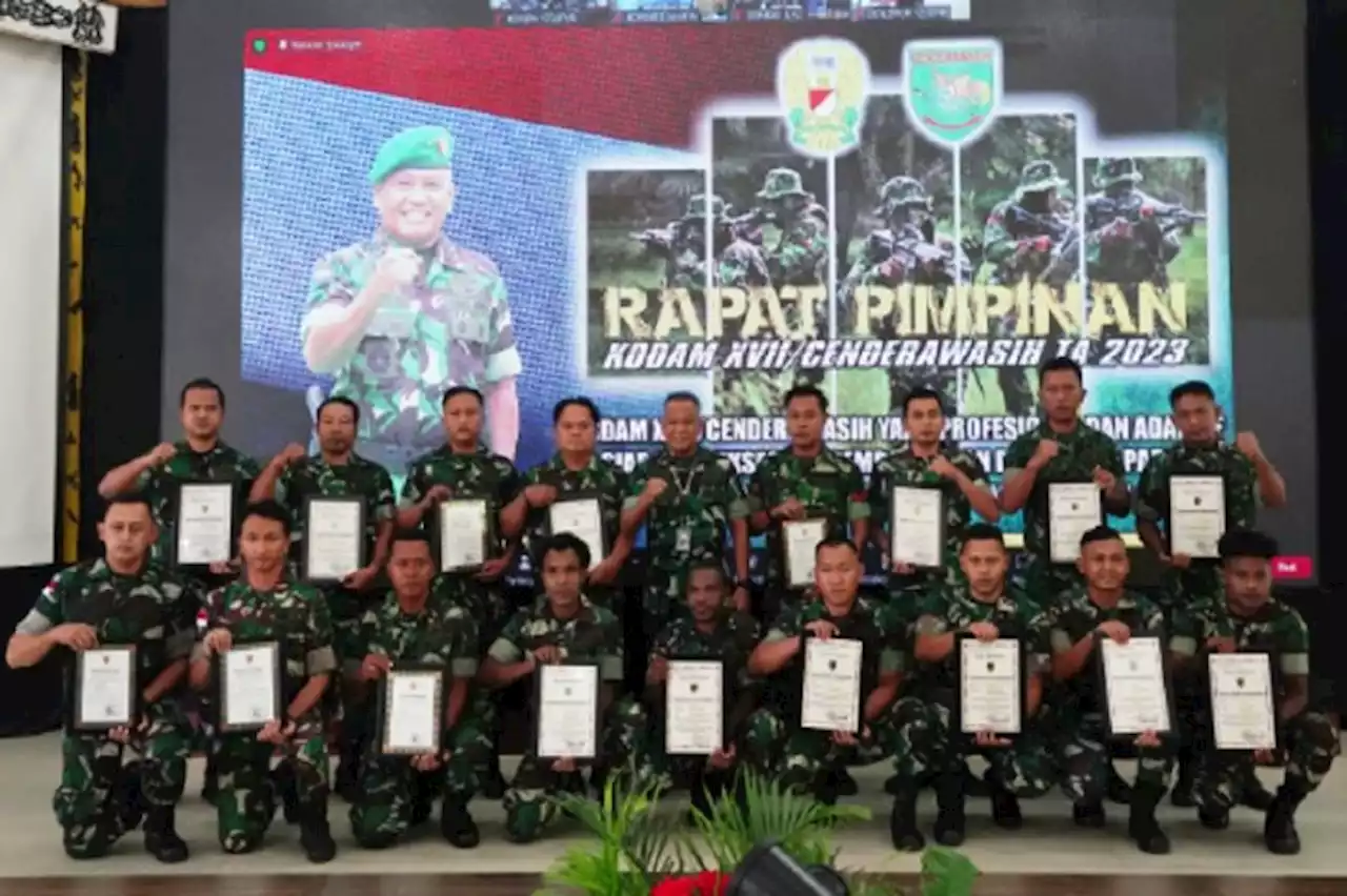 18 Prajurit TNI AD Berprestasi Dapat Penghargaan dari Pangdam XVII Cenderawasih