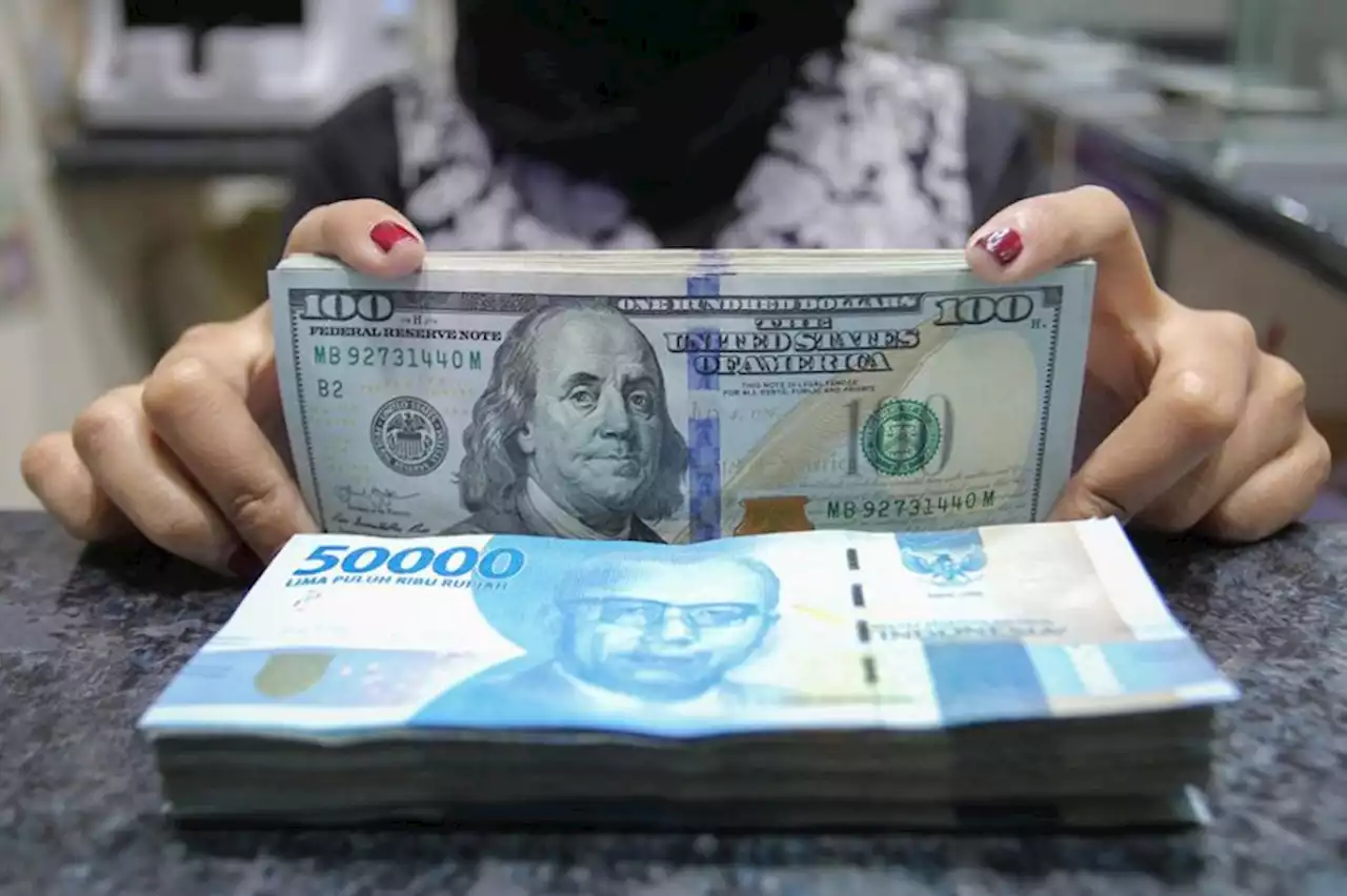 Keok Lawan Dolar, Rupiah Sentuh Rp15.437/USD Saat Optimisme Konsumen Terjaga