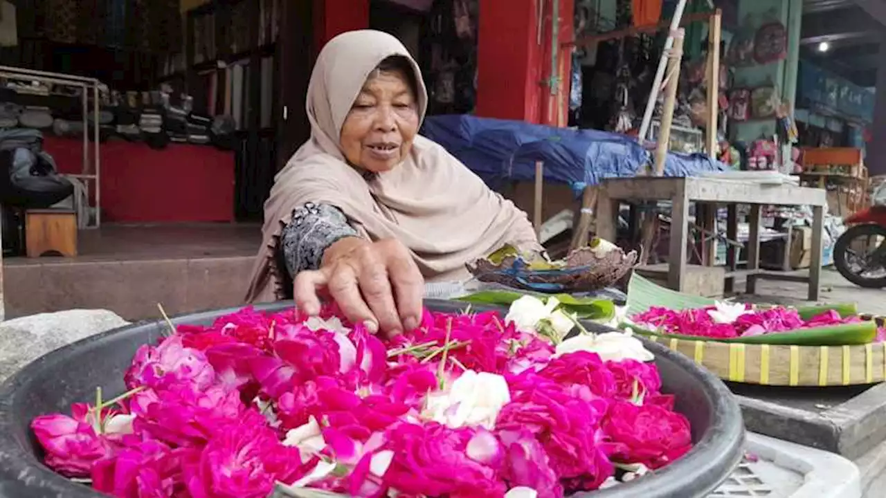 Ramai Tradisi Sadranan, Harga Mawar Tabur Naik 6 Kali Lipat di Pasar Boyolali