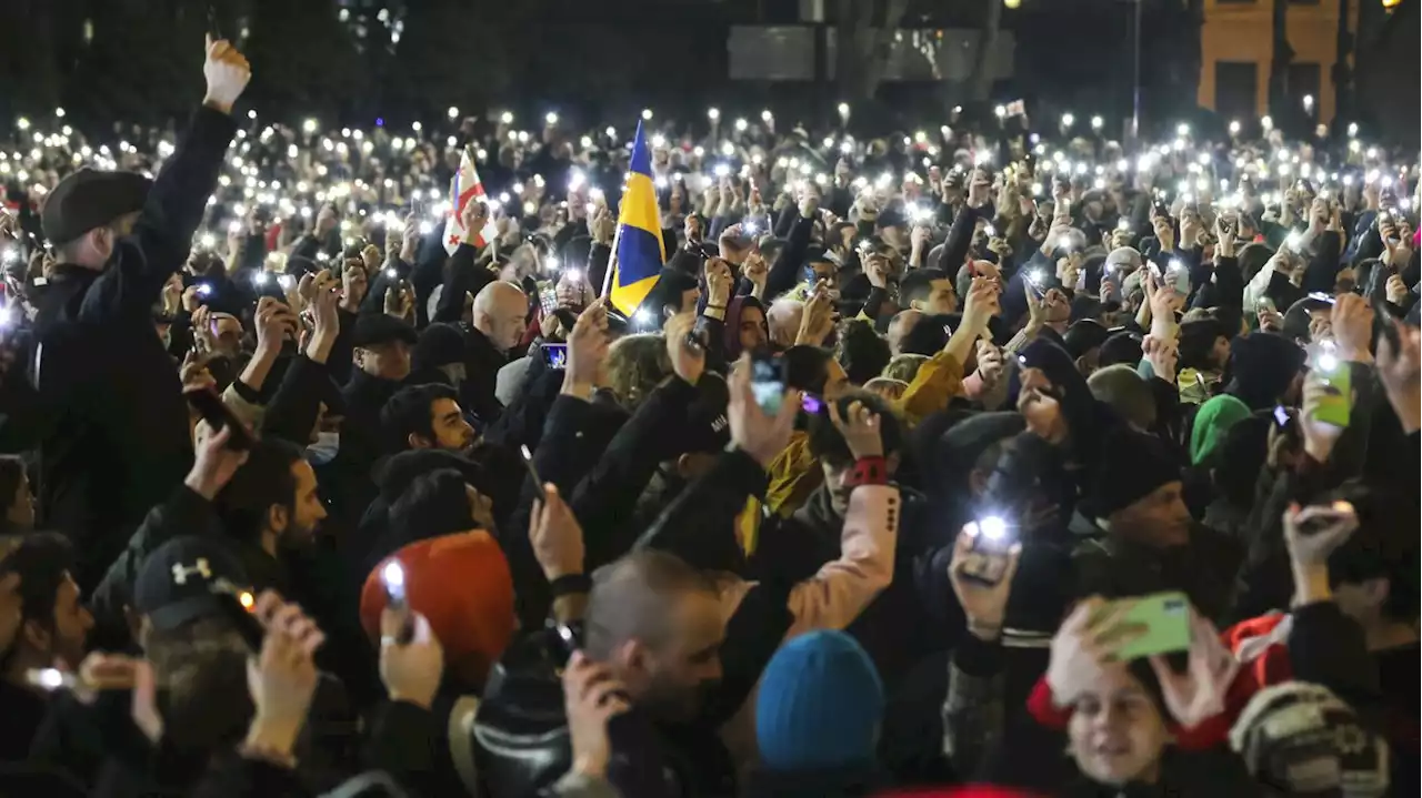 Präsidentin befürwortet Massendemos: Tausende protestieren gegen „Agentengesetz“ in Georgien