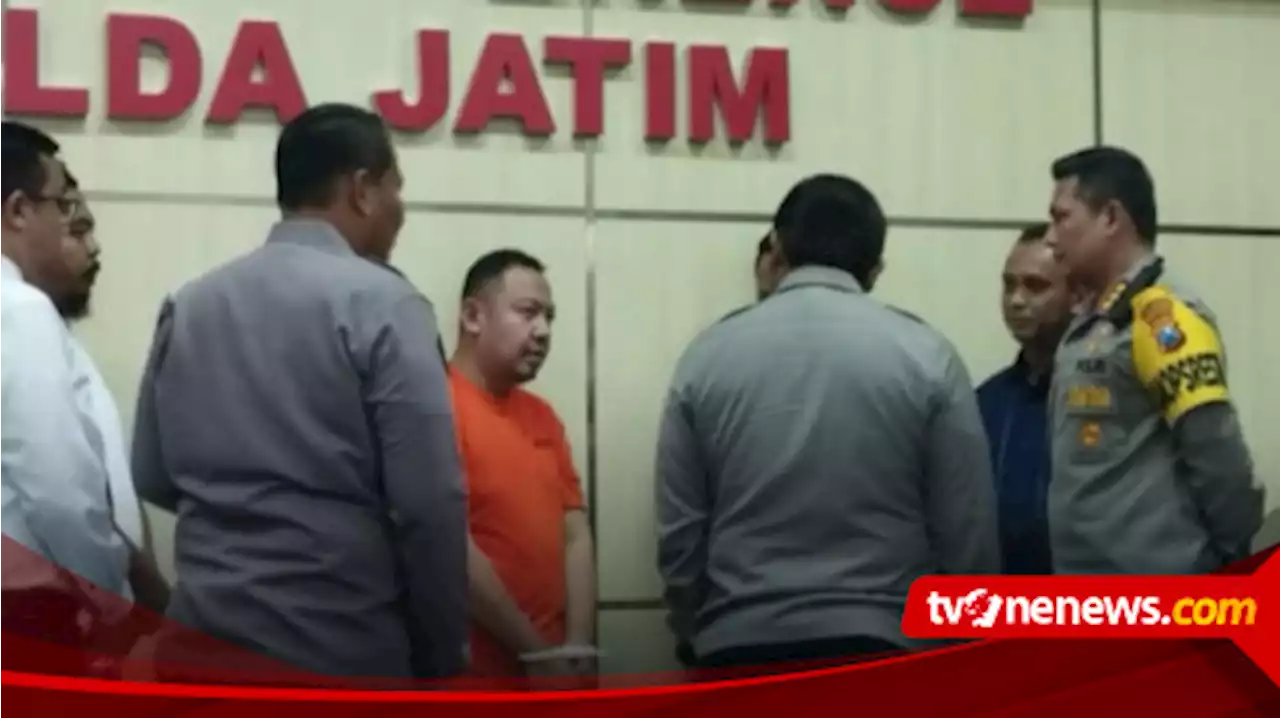 Penampakan Crazy Rich Surabaya Wahyu Kenzo Pakai Baju Tahanan Polda Jatim