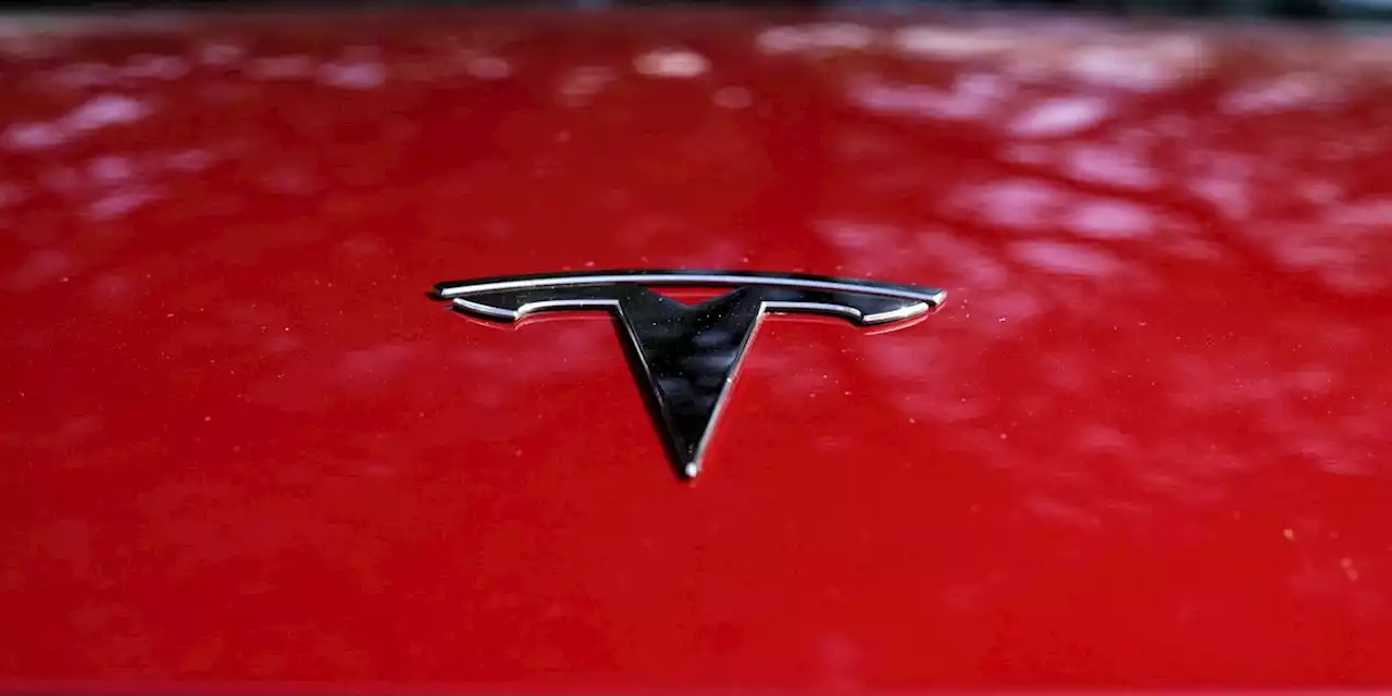 US investigates Tesla for steering wheels that can fall off