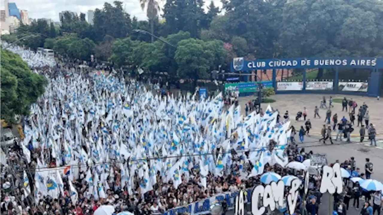 Cristina Fernández es 'proscripta por hacer feliz al pueblo argentino'