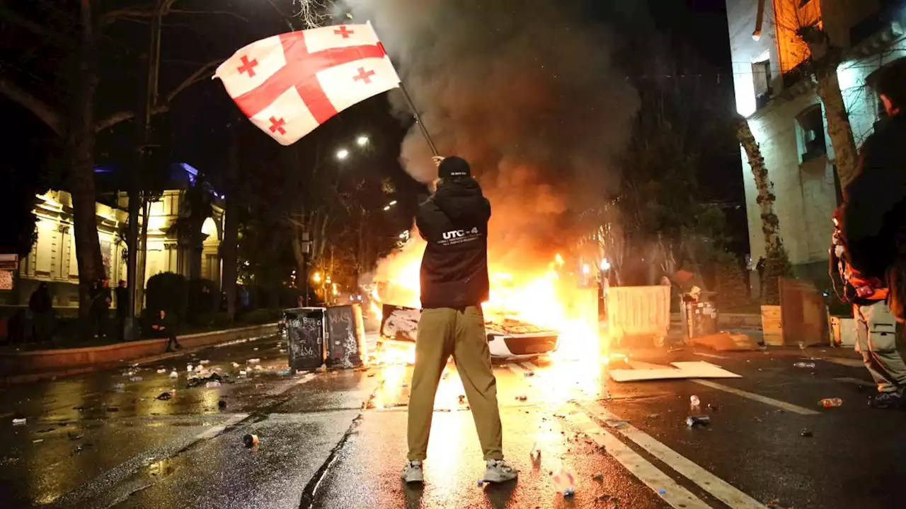 Nach starken Protesten: Georgien zieht geplantes 'Agenten'-Gesetz zurück