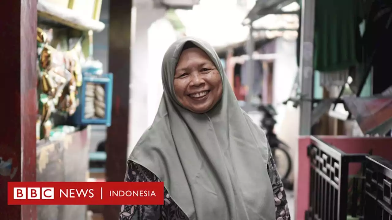 Cara bebas dari pinjol dan rentenir - Kisah Mamiek merawat koperasi dan memberdayakan perempuan - BBC News Indonesia