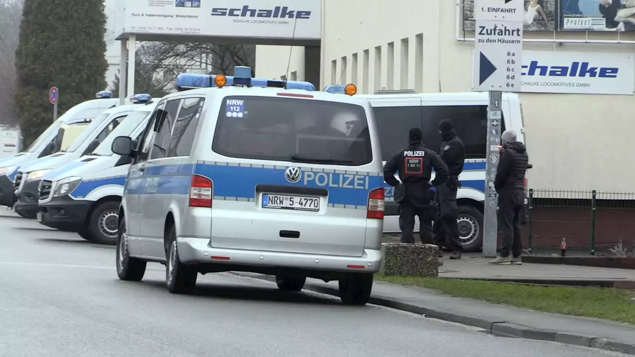 Durchsuchungsaktion nach Angriff auf Schalke-Fans