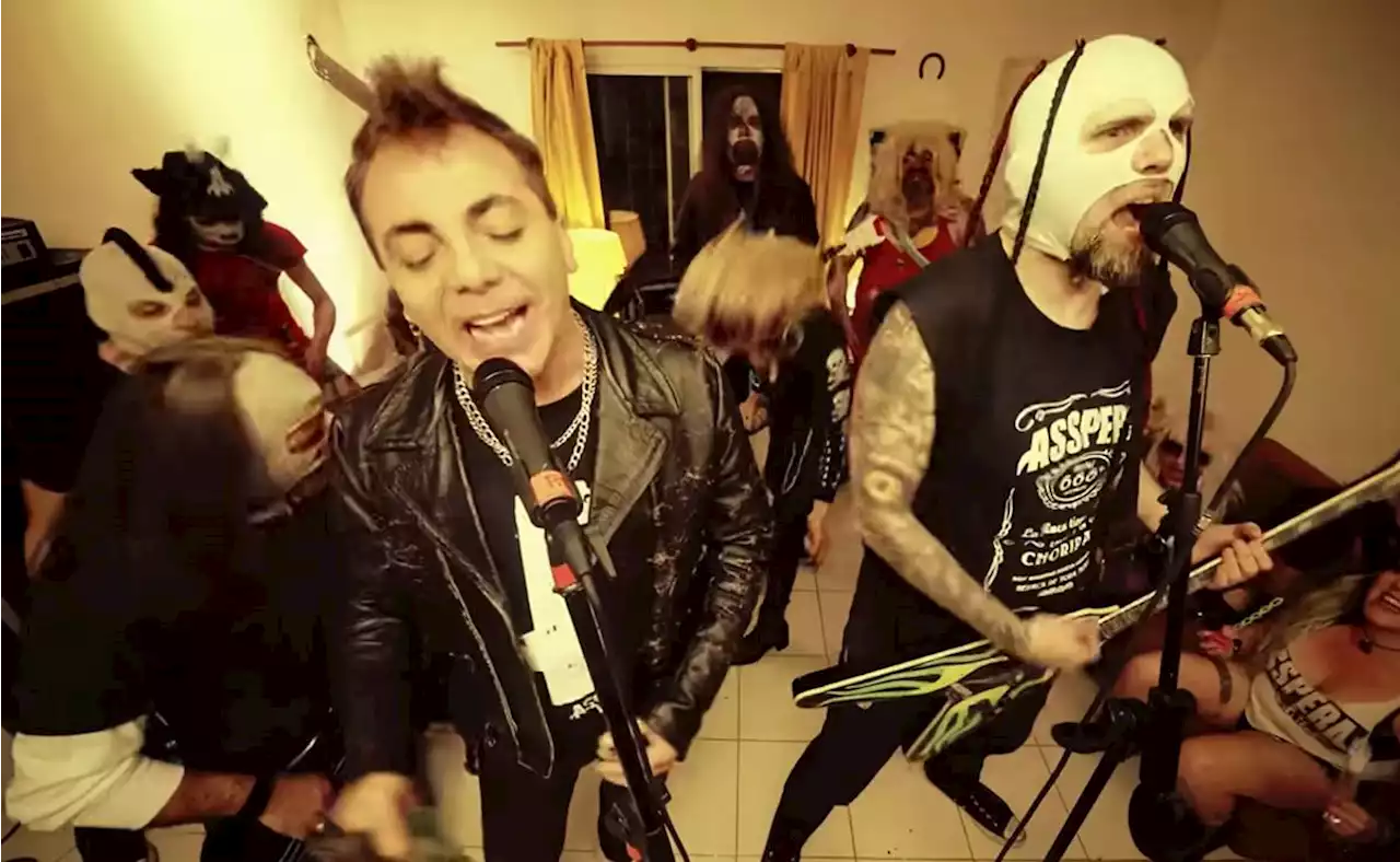 Cristian Castro le entra al heavy metal: canta así 'Lloviendo estrellas'