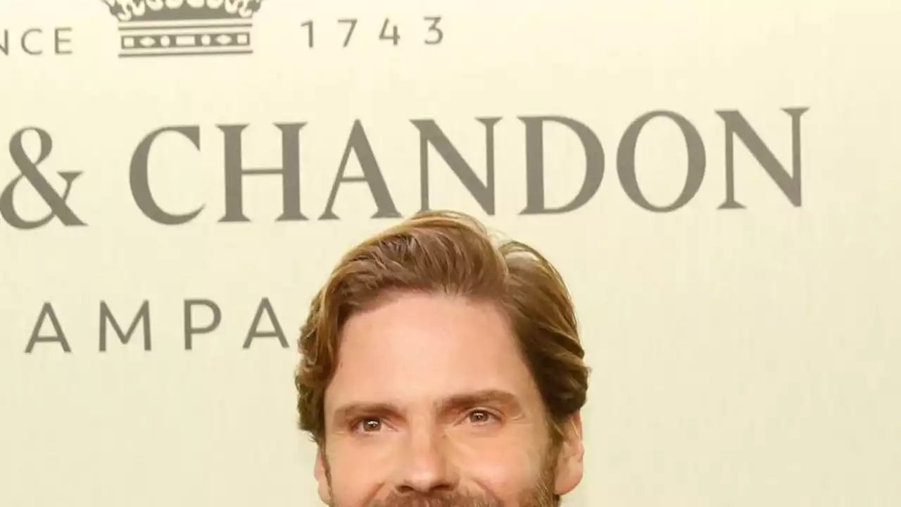 Daniel Brühl wird zu Karl Lagerfeld