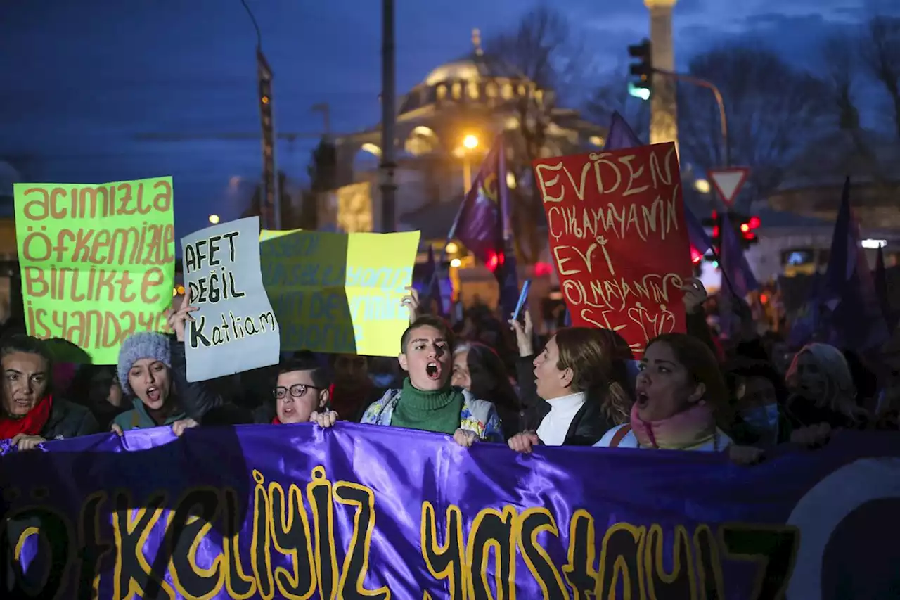 Women in Turkey brave ban on Istanbul march, get tear-gassed