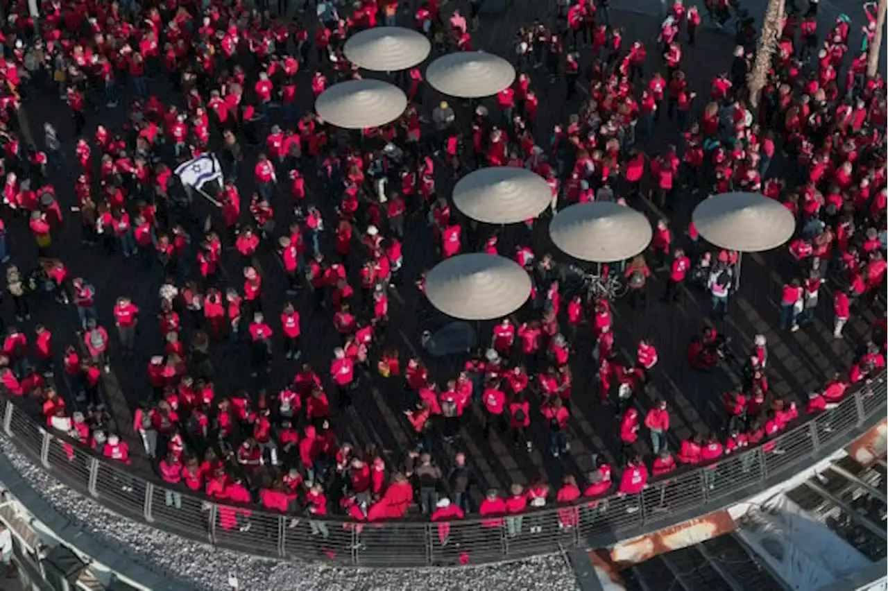 Israeli women form human chains to protest planned judicial overhaul