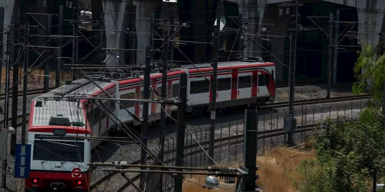 Mujeres exigen vagones rosas en el Tren Suburbano