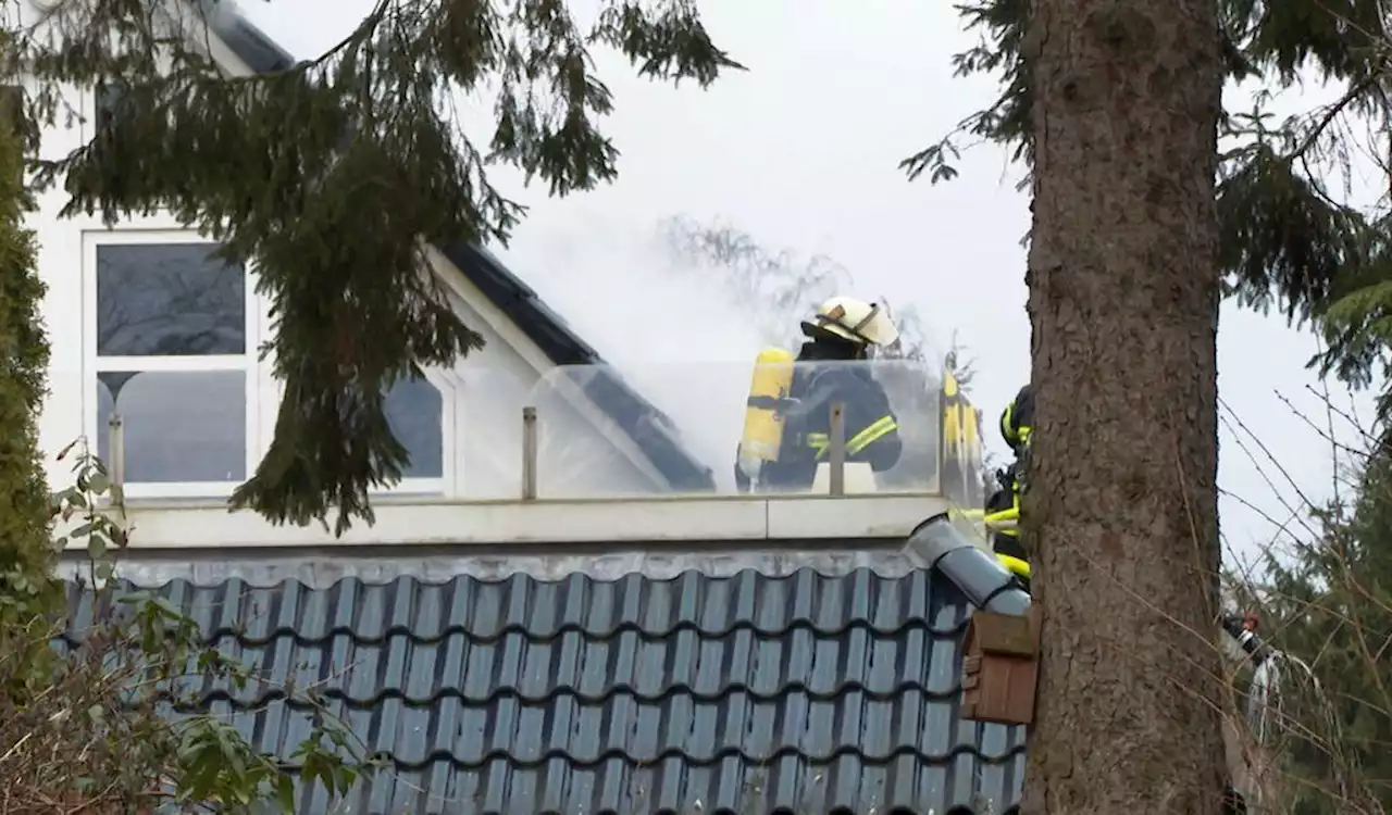 Treppe brennt, Knallgeräusche – Großalarm in Hamburg