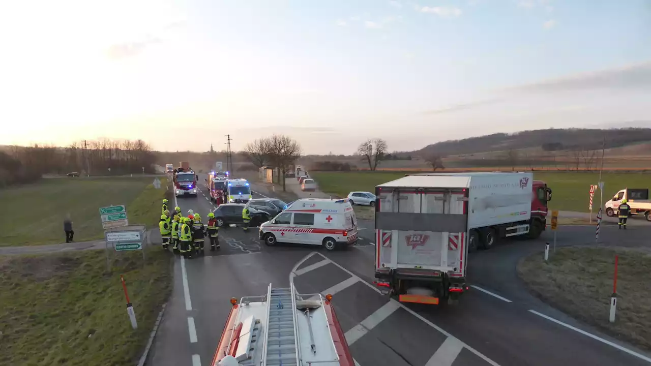 Großweikersdorf: Auto setzte nach Unfall Notruf ab