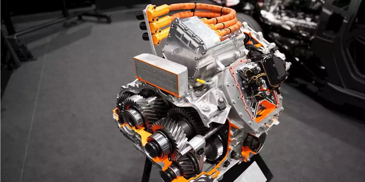 Lamborghini's New Transverse Dual-Clutch Transmission Is an Engineering Marvel