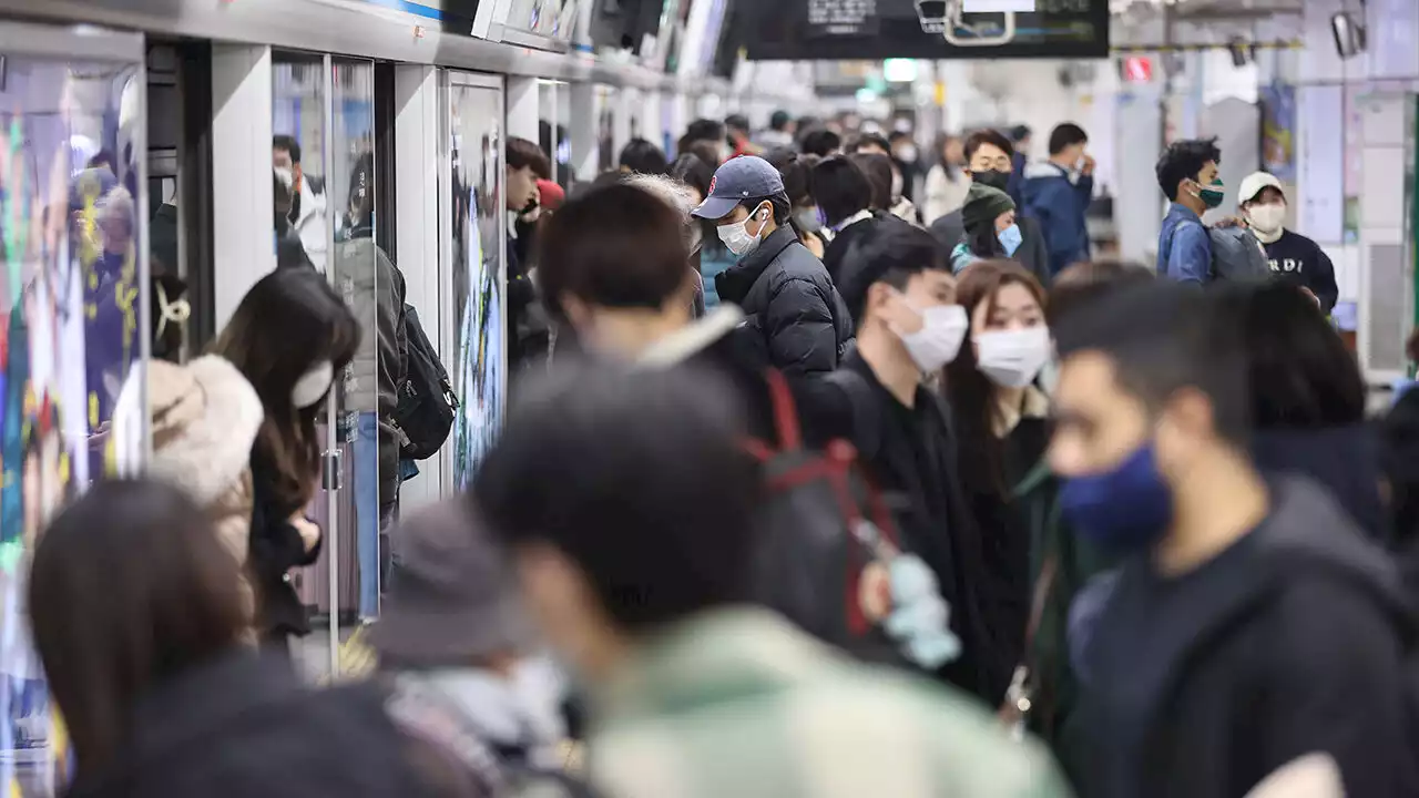 조만간 대중교통서 마스크 의무 해제할 듯…다음 주 발표