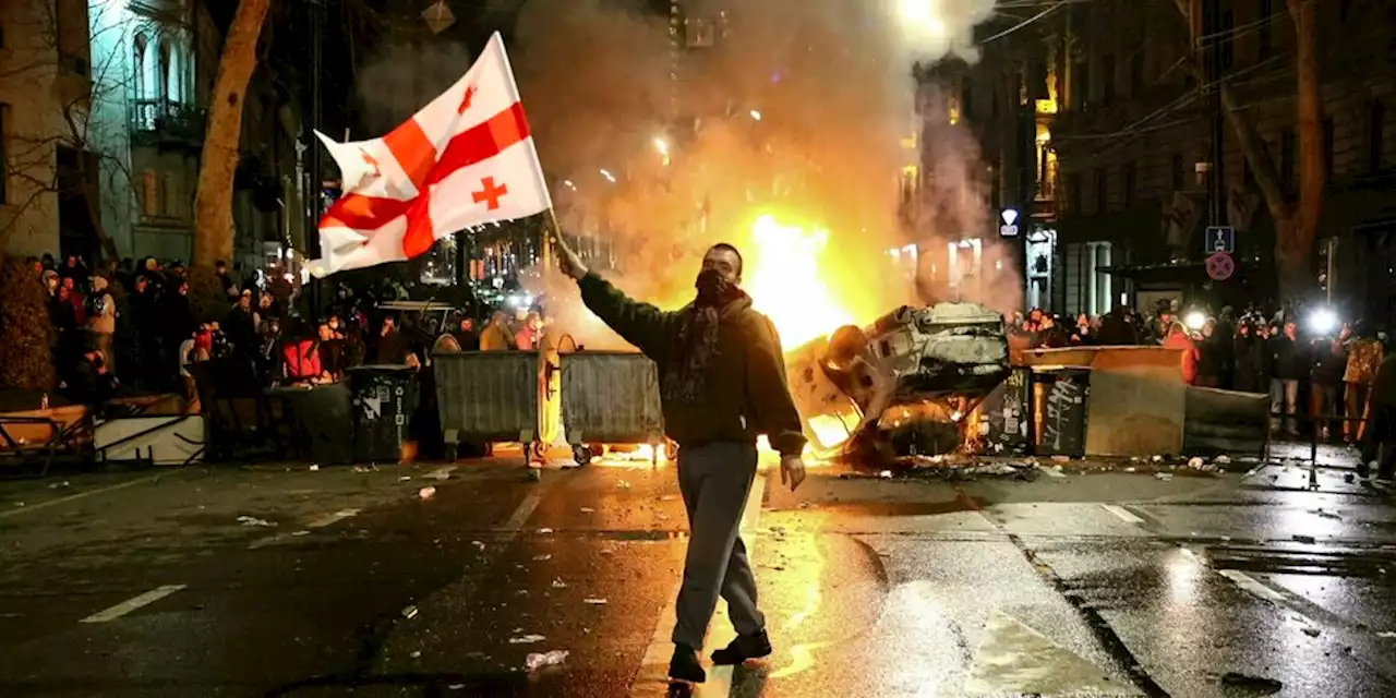 Erfolg für Protestierende in Georgien: Regierung zieht Gesetz zurück