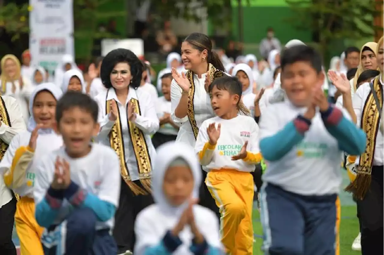 Dukung Gerakan Sekolah Sehat, Ibu Negara dan OASE KIM Ajak Pelajar Bermain Permainan Tradisional