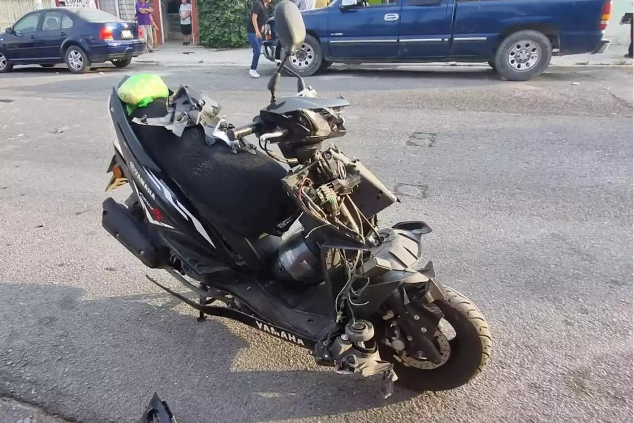 Chocan y tumban a motociclista en Saltillo; se encuentra delicado de salud