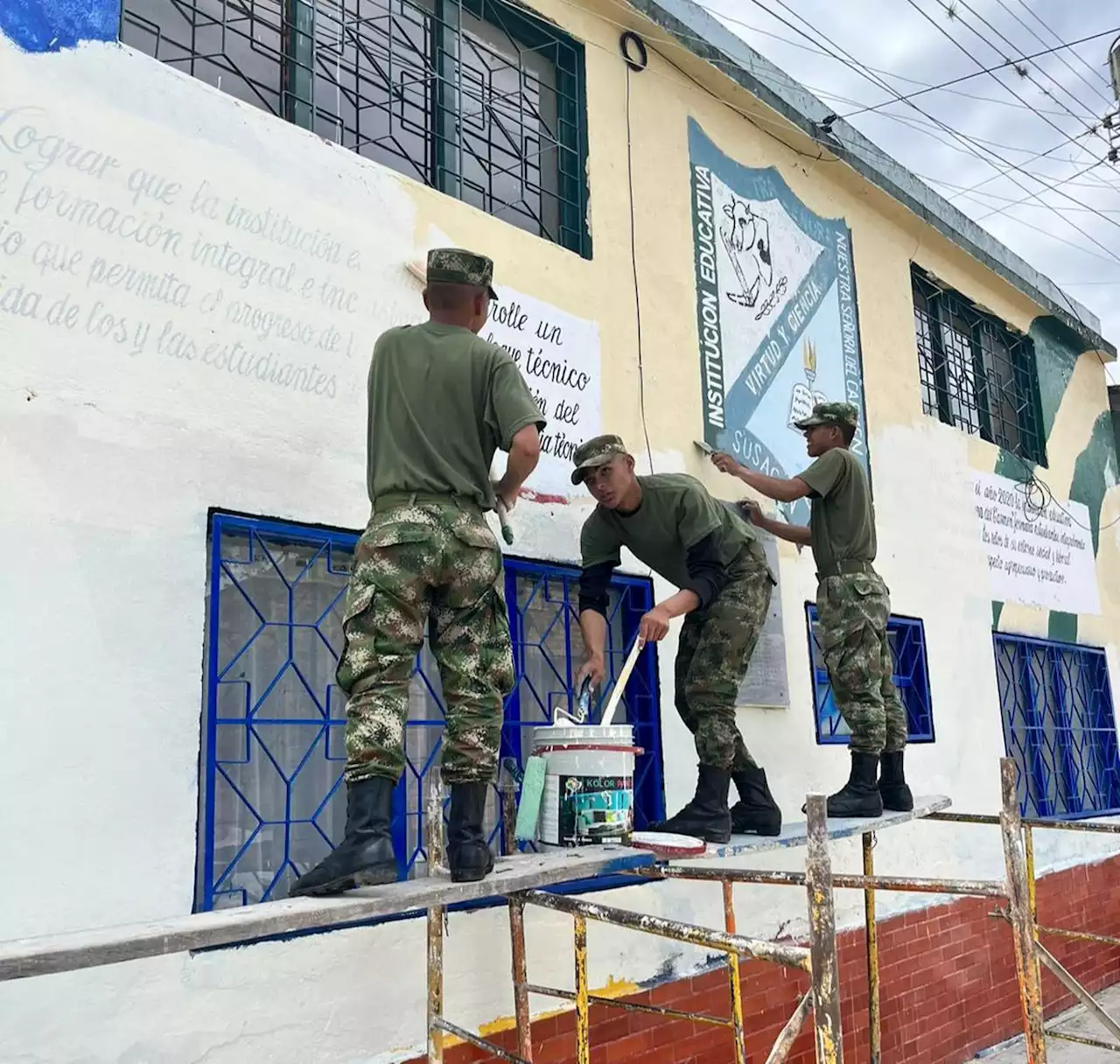 Ejército dice que su labor en escuela de Susacón fue pintarla y embellecerla