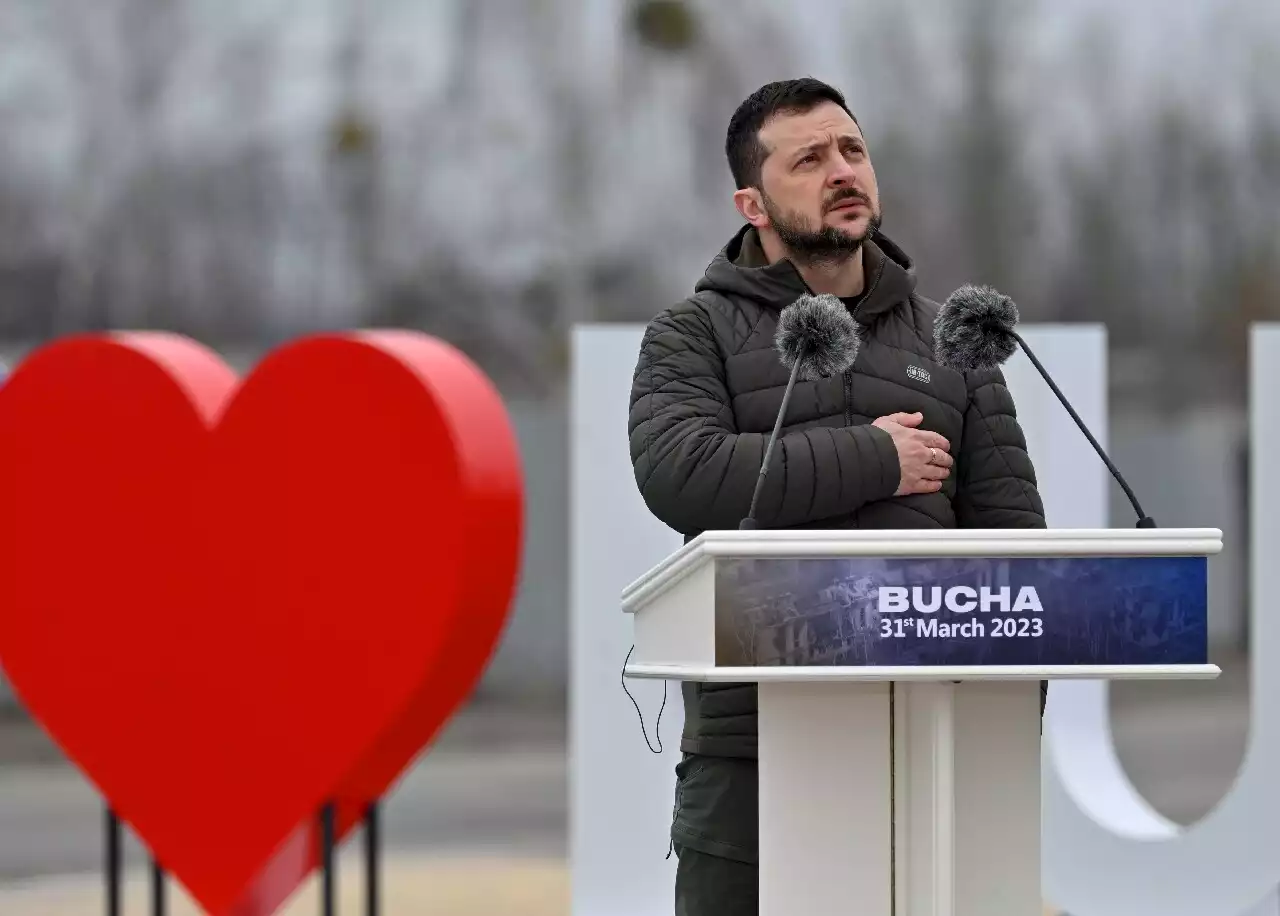 Ukraine : à Boutcha, un an après le massacre, Volodymyr Zelensky jure de vaincre 'le mal russe'