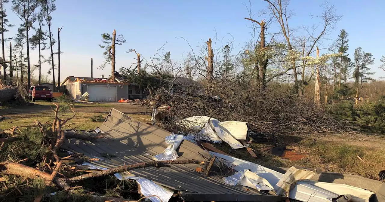 Tornadoes kill at least 11 across US Midwest and South