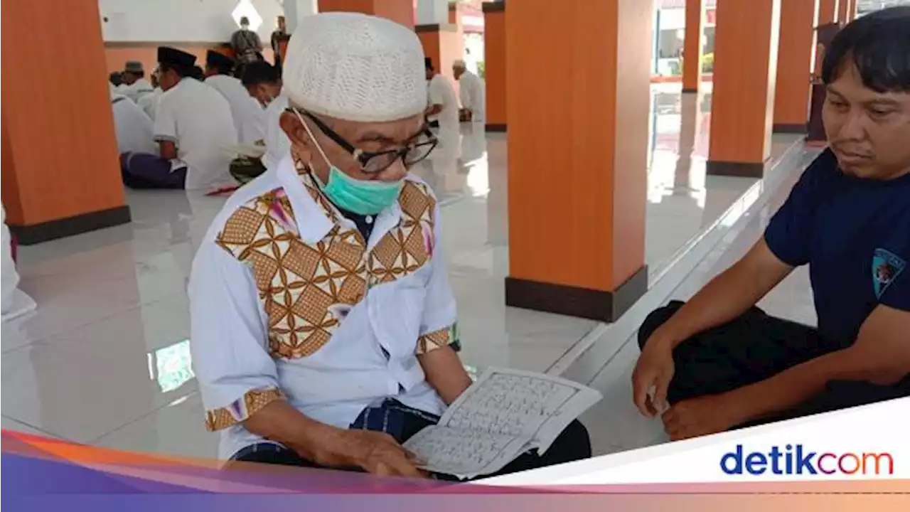 Asa Warka Mengisi Hari Tua dengan Belajar Al-Qur'an di Penjara